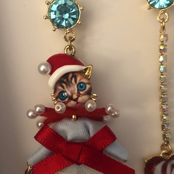 Betsey Johnson Jingle Bell Bling Christmas Cat & Heart Mismatch Drop Earrings - Picture 6 of 14